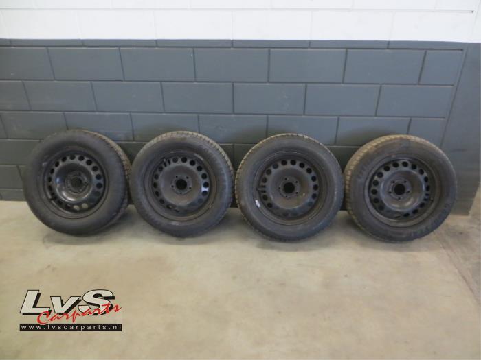 Opel Astra Velgen set + banden