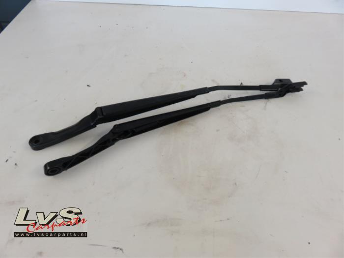 Opel Astra Front wiper arm