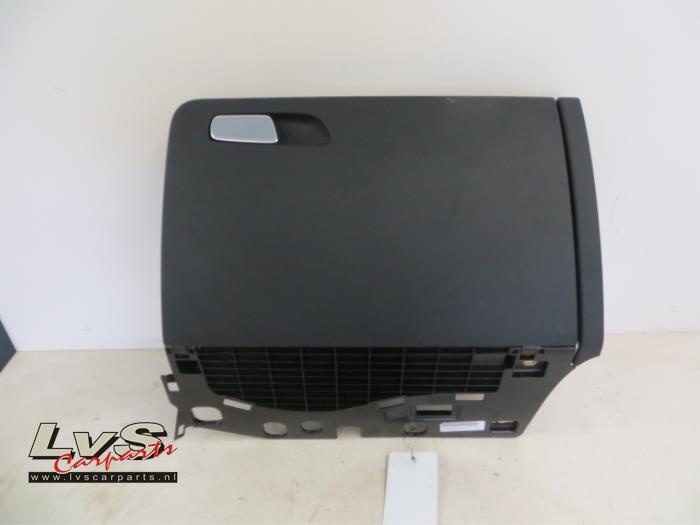Audi Q5 Glovebox