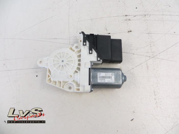 Volkswagen Tiguan Door window motor