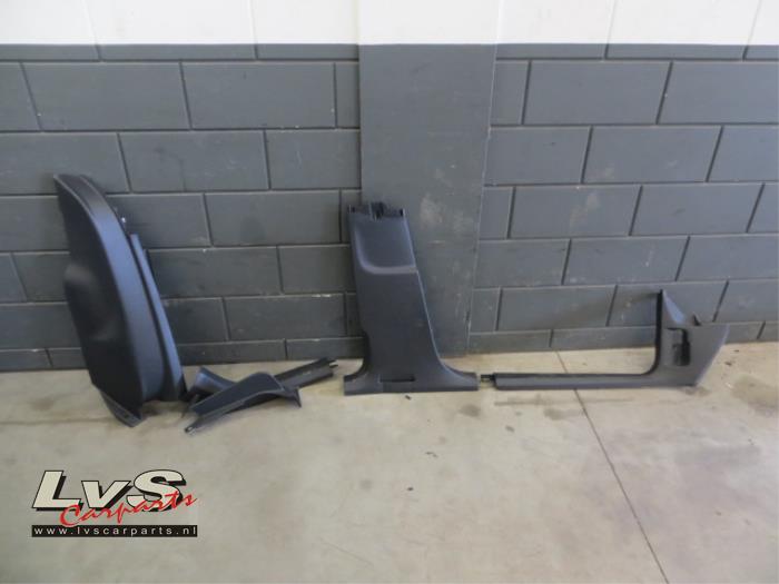 Volkswagen Tiguan Revêtement montant centre gauche