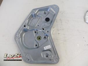 Begagnade Fönstermekanism för bakre dörr, 4-dörrars, höger Skoda Yeti (5LAC) 2.0 TDI 16V 4x4 Pris € 36,00 Marginaltabell erbjuds av LvS Carparts