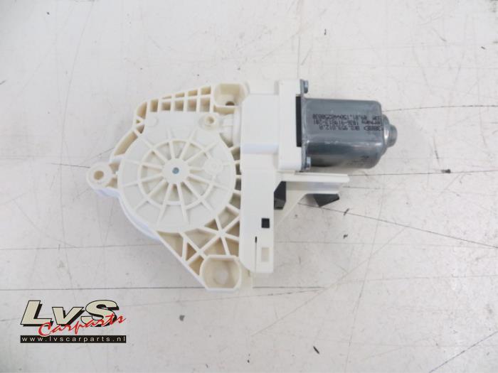 Skoda Yeti Door window motor