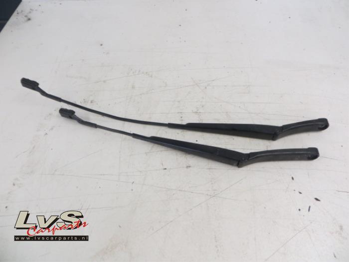 Volkswagen Golf Bras essuie-glace avant