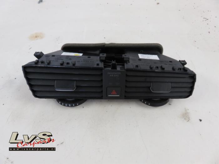 Volkswagen Golf Dashboard vent