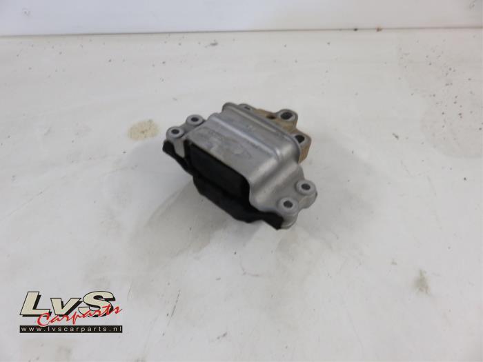 Volkswagen CC Gearbox mount
