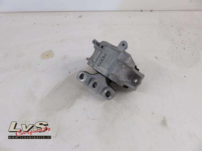 Volkswagen CC Engine mount