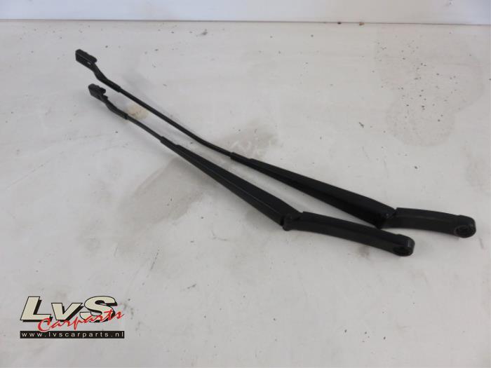 Volkswagen CC Front wiper arm
