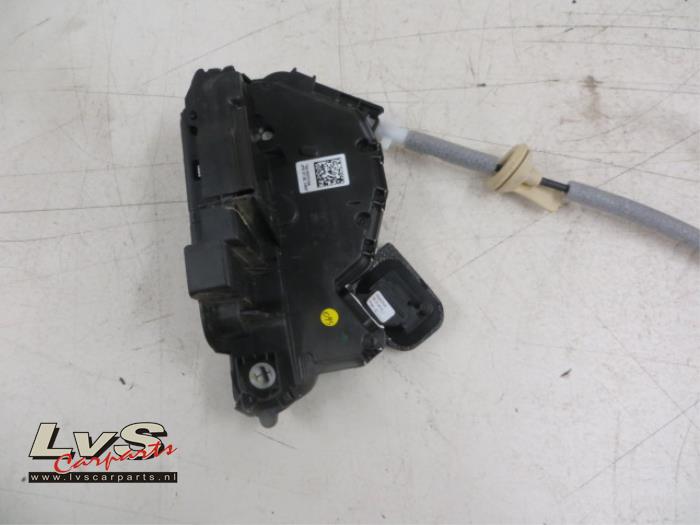 Volkswagen Passat Door lock mechanism 4-door, front left