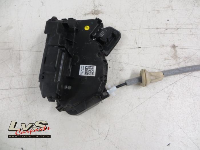 Volkswagen Passat Rear door mechanism 4-door, right