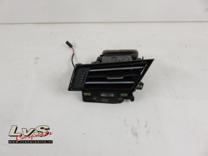 Volkswagen Passat Dashboard vent