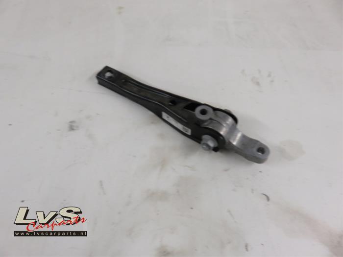 Volkswagen Passat Engine mount