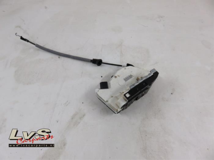 Volkswagen Tiguan Serrure portière mécanique 4portes avant droite