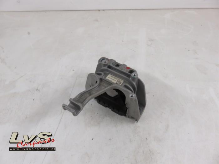 Volkswagen Golf Engine mount