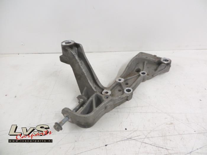 Volkswagen Golf Front wishbone support, right