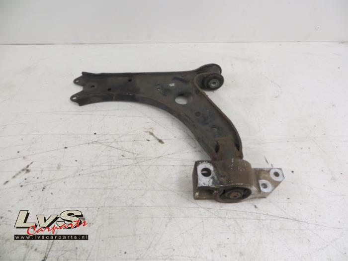 Volkswagen Golf Draagarm onder links-voor