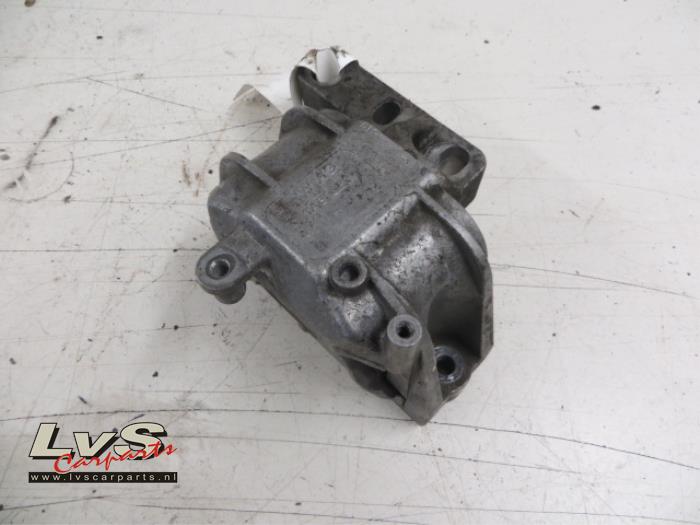 Volkswagen Touran Engine mount