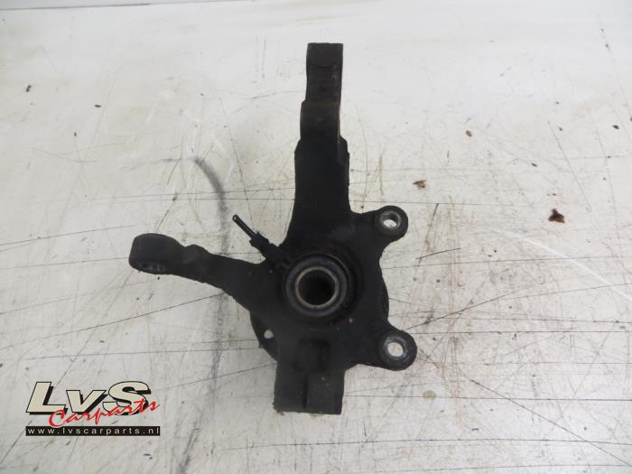 Nissan Micra Fusee links-voor