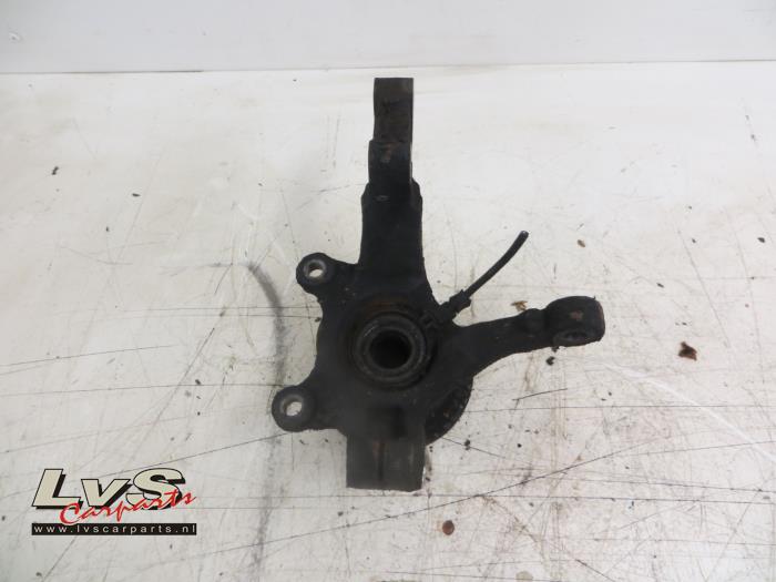 Nissan Micra Fusee rechts-voor