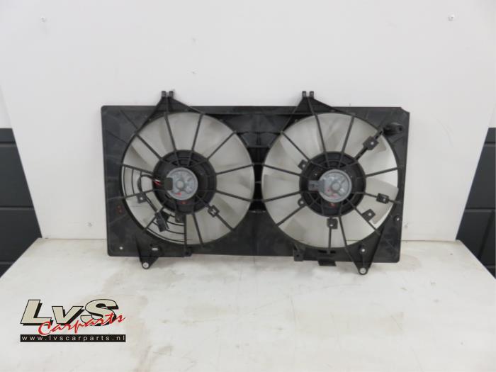 Mazda 6. Kühlgebläsegehäuse