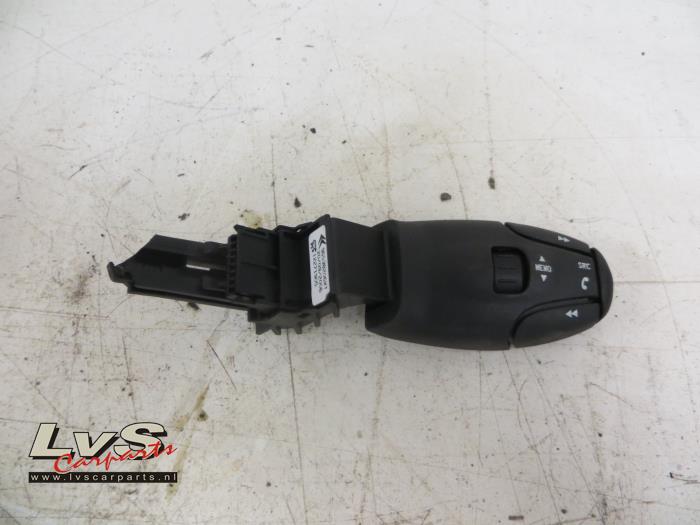 Peugeot 207 Steering wheel mounted radio control