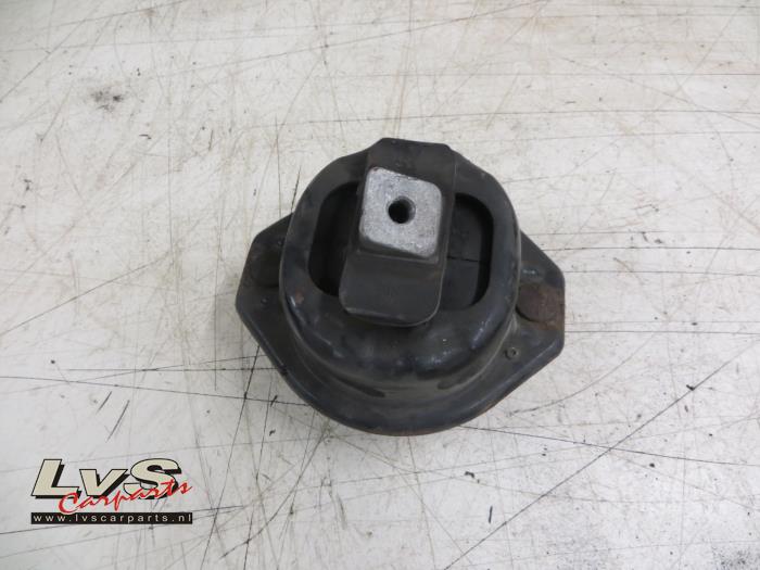 BMW 7-Serie Engine mount