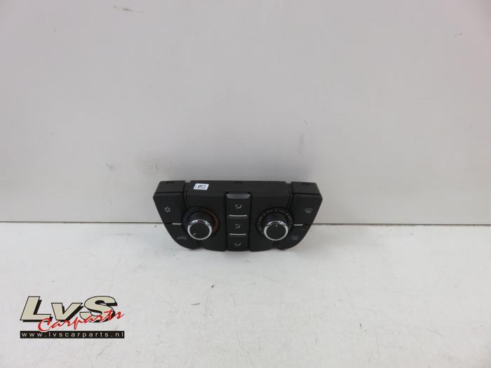 Opel Astra Radio control panel
