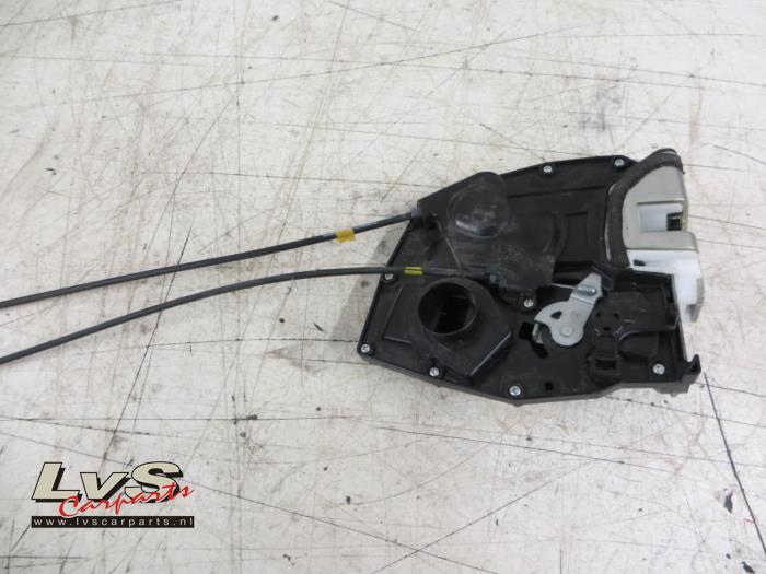 Suzuki Swift Türschlossmechanik 4-türig rechts hinten