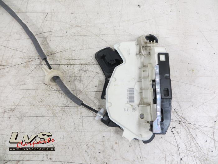 Volkswagen Golf Door lock mechanism 4-door, front left