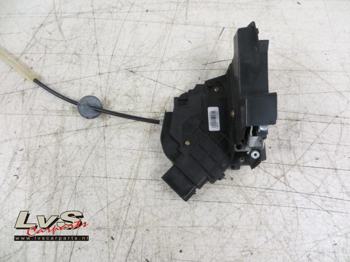Ford Focus Türschlossmechanik 4-türig links vorne