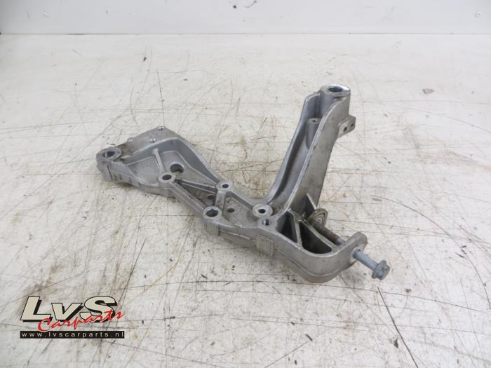 Volkswagen Golf Front wishbone support, left