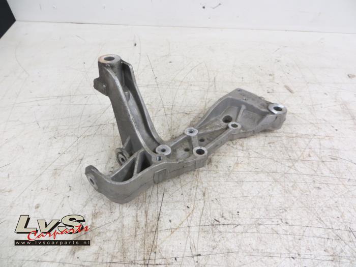 Volkswagen Golf Front wishbone support, right