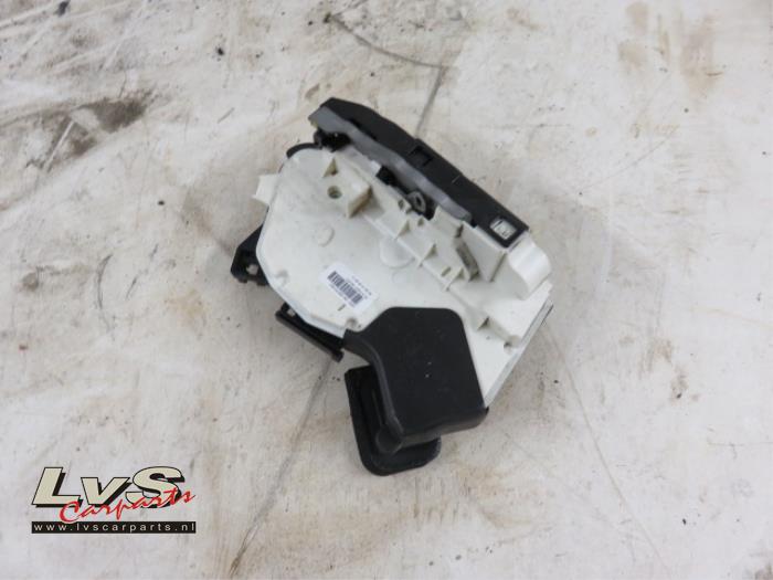 Volkswagen Polo Serrure portière mécanique 2portes droite