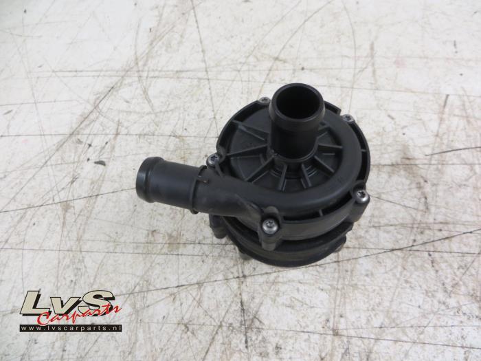 Volkswagen Golf Additional water pump