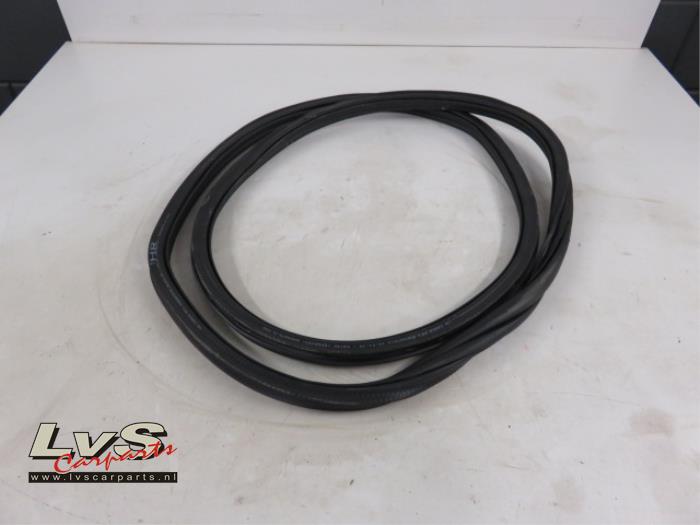 Volkswagen Golf Front door seal 4-door, right