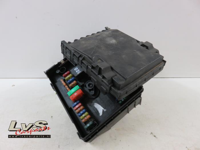 Volkswagen Golf Fuse box