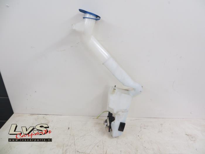 Volkswagen Polo Front windscreen washer reservoir
