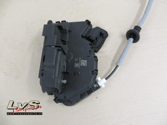 Volkswagen Tiguan Rear door mechanism 4-door, right