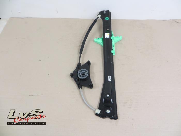 Volkswagen Tiguan Rear door window mechanism 4-door, right