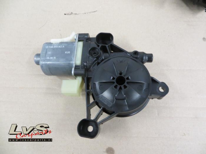 Volkswagen Tiguan Door window motor