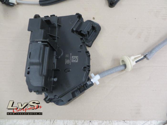 Volkswagen Tiguan Deurslot Mechaniek 4Deurs rechts-voor