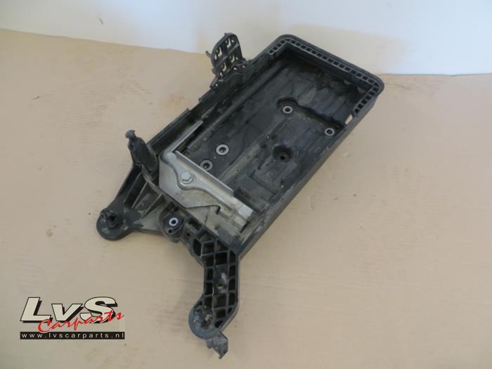 Volkswagen Tiguan Battery box
