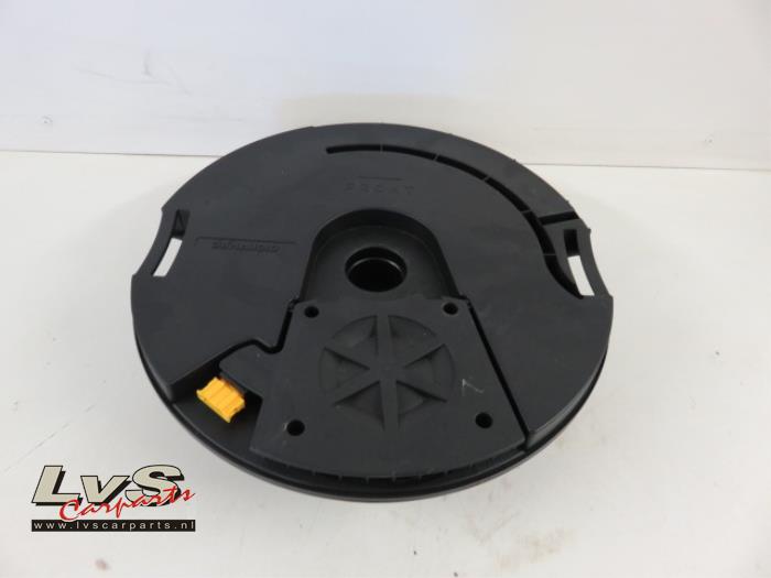 Volkswagen Tiguan Subwoofer