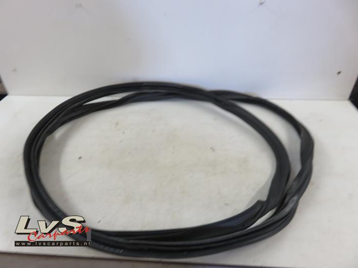 Volkswagen Touran Joint caoutchouc portière 4portes arrière droite