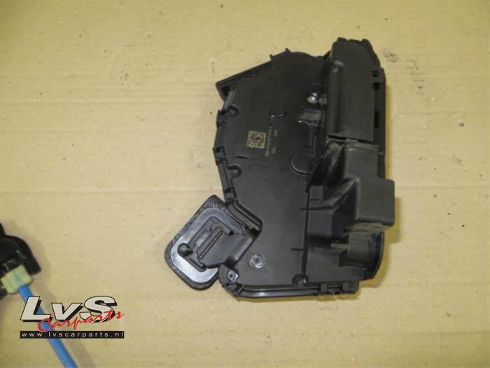 Volkswagen Touran Front door lock mechanism 4-door, right