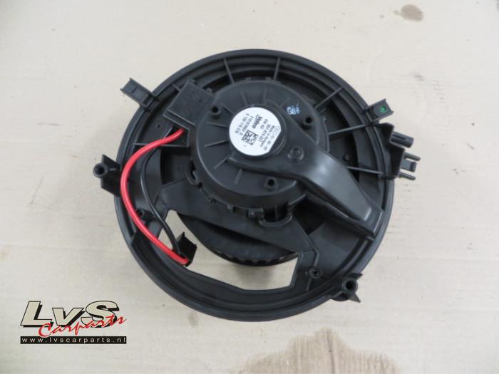 Volkswagen Touran Heating and ventilation fan motor