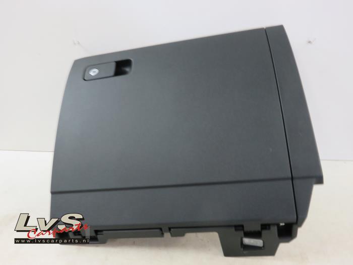 Volkswagen Touran Glovebox
