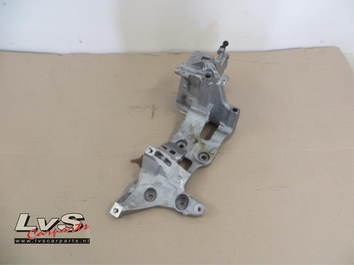 Volkswagen Touran Dynamosteun onder