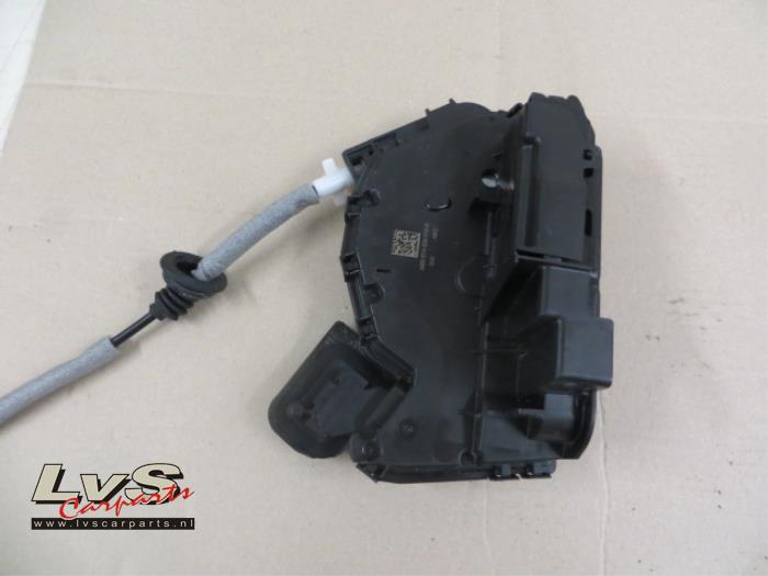 Volkswagen Tiguan Rear door mechanism 4-door, right