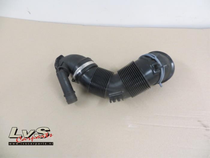 Volkswagen Tiguan Air intake hose
